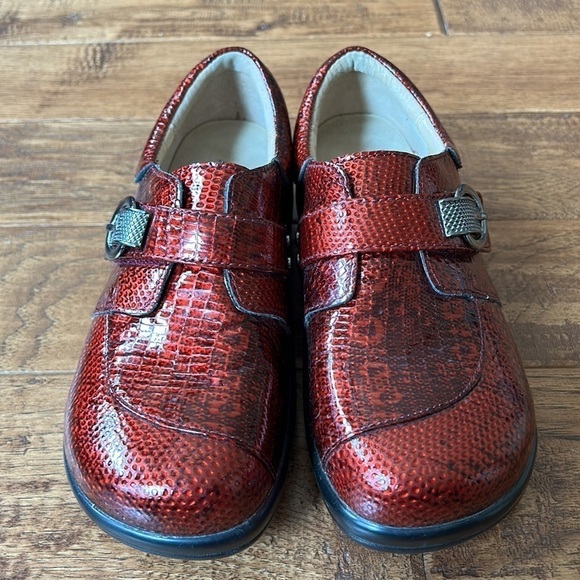 Alegria Khloe PRO Garnet Snake Patent Leather Comfort Nursing Clog Size 35 - Picture 8 of 15